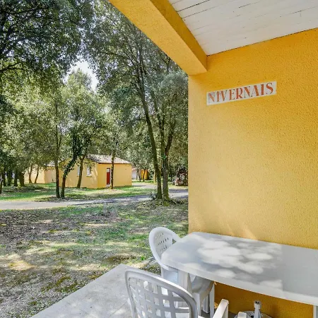 Vakantiehuis Gite In Holiday Park With Swimming Pool
