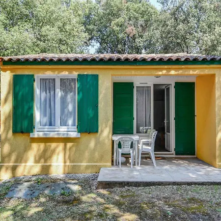 Gite In Holiday Park With Swimming Pool Vakantiehuis Saint-Savinien
